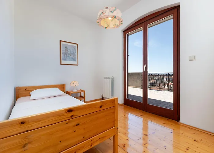 Appartement Limun-3 By Interhome